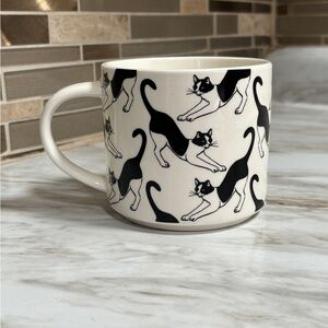 Black and White Cat Pattern Mug